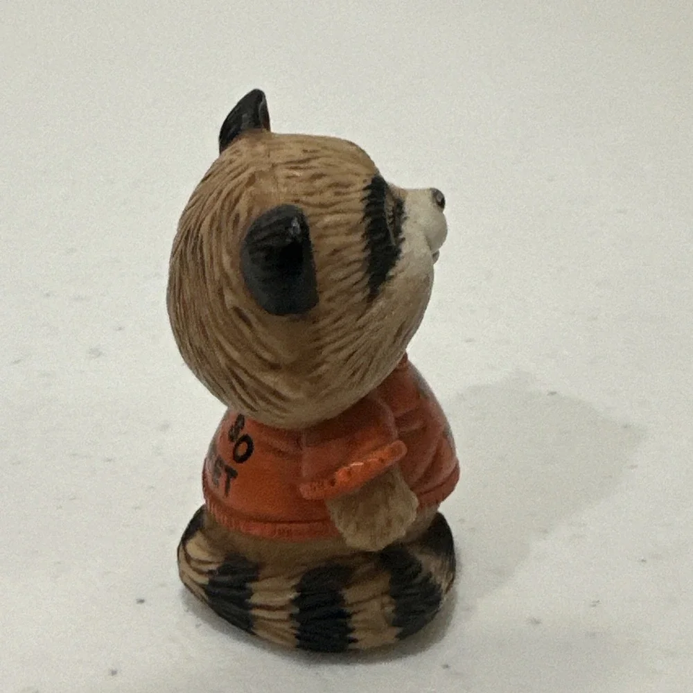 Vintage 1983 Hallmark Shirt Tales Merry Miniatures 2" Halloween Raccoon Figure - Picture 5 of 6